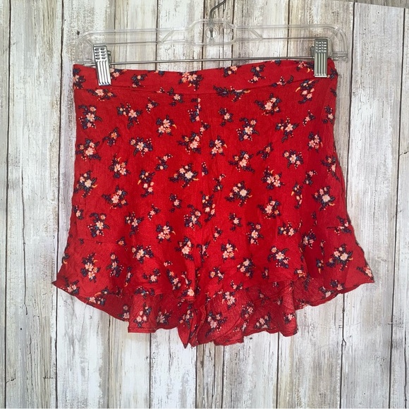 American Eagle Outfitters Red Floral Shorts - Picture 2 of 6